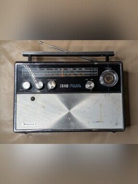 Vintage Minerva 3-Band Solid State 12 Transistor Portable Radio - Made In Japan